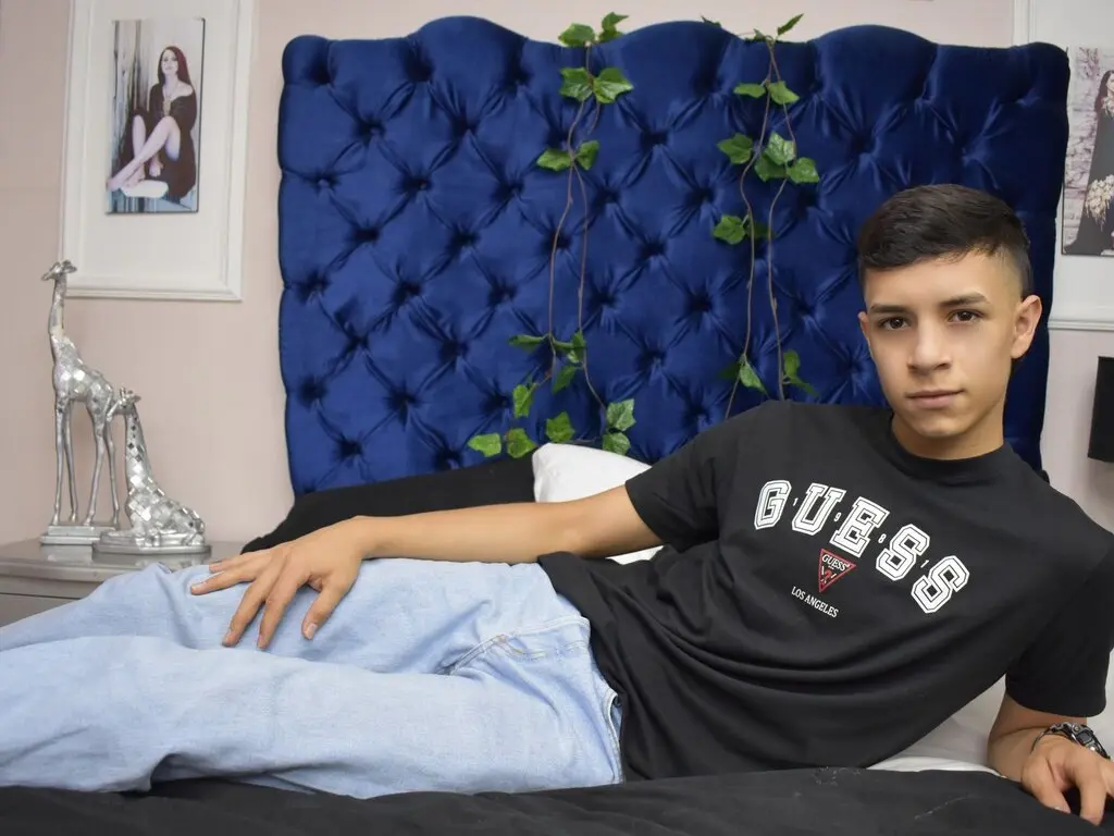 DerykJones Porn Profile