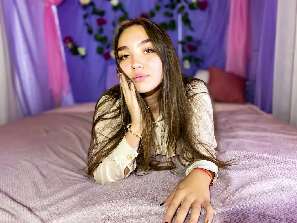 LindaLucas Porn Profile